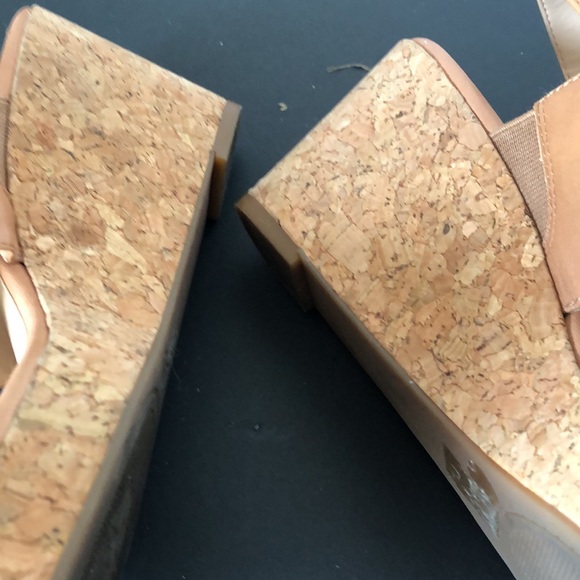 VINCE CAMUTO SANDALS - Picture 7 of 11